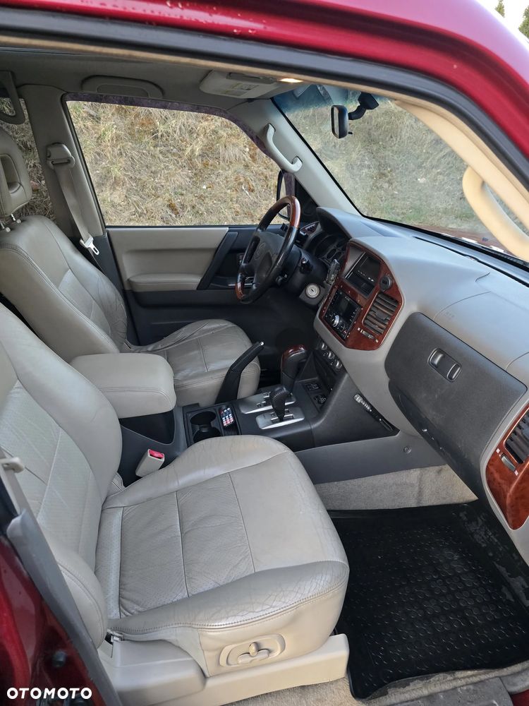 Mitsubishi Montero - 23