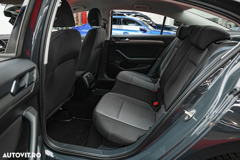 Volkswagen Passat 2.0 TDI DSG Trendline - 6