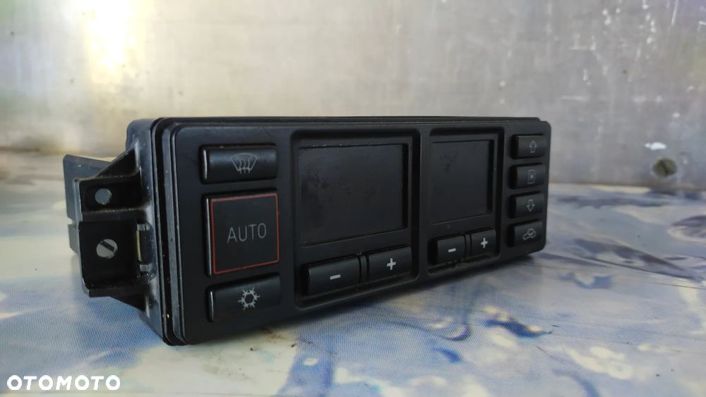 Panel klimatyzacji Audi A4 B5 HELLA 8L0.8200.43D, 5HB007608.04. - 5