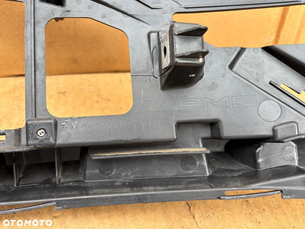 Mercedes E Klasa W213 W238 Lift AMG Środkowa Kratka Zderzaka Przód Przednia Czarna A2138858804 A2138857304 - 9