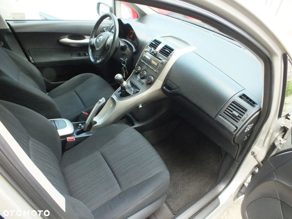 Toyota Auris - 16