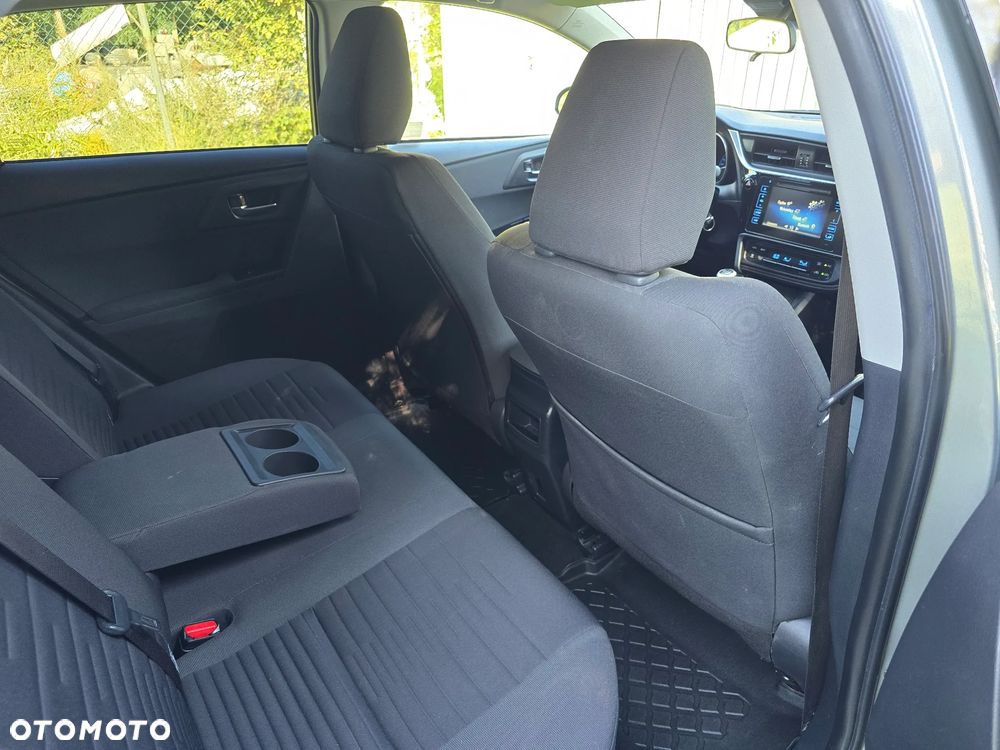 Toyota Auris 1.6 Premium - 23