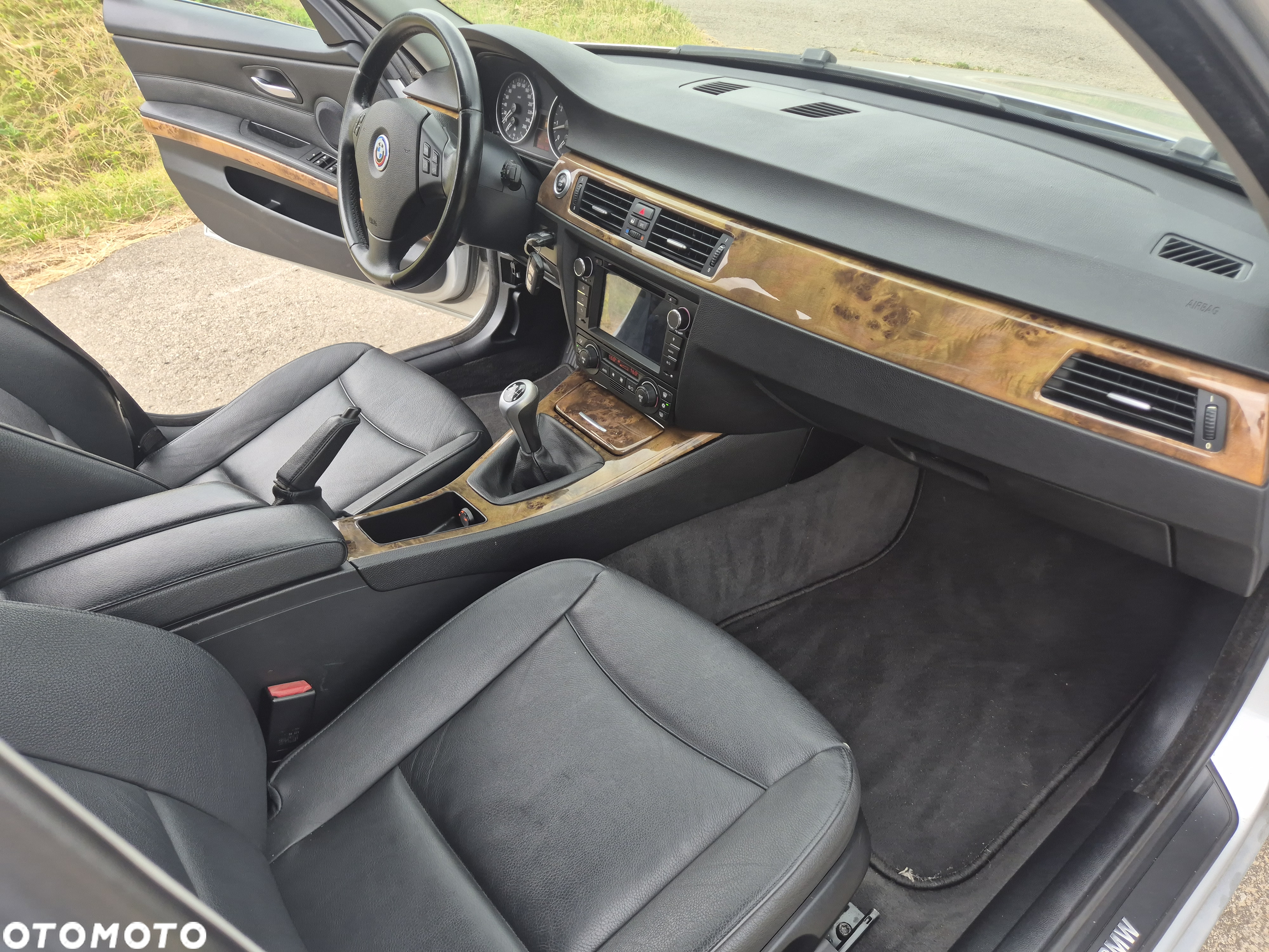 BMW Seria 3 325i Touring - 12
