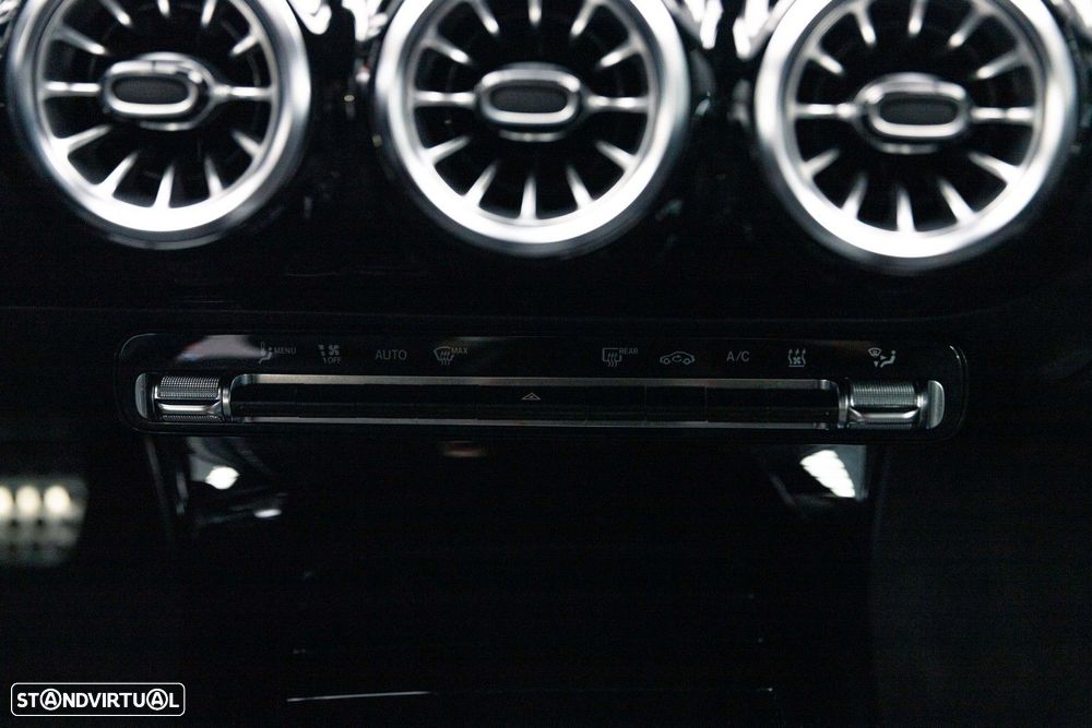 Mercedes-Benz A 250 Limousine e AMG Line - 38