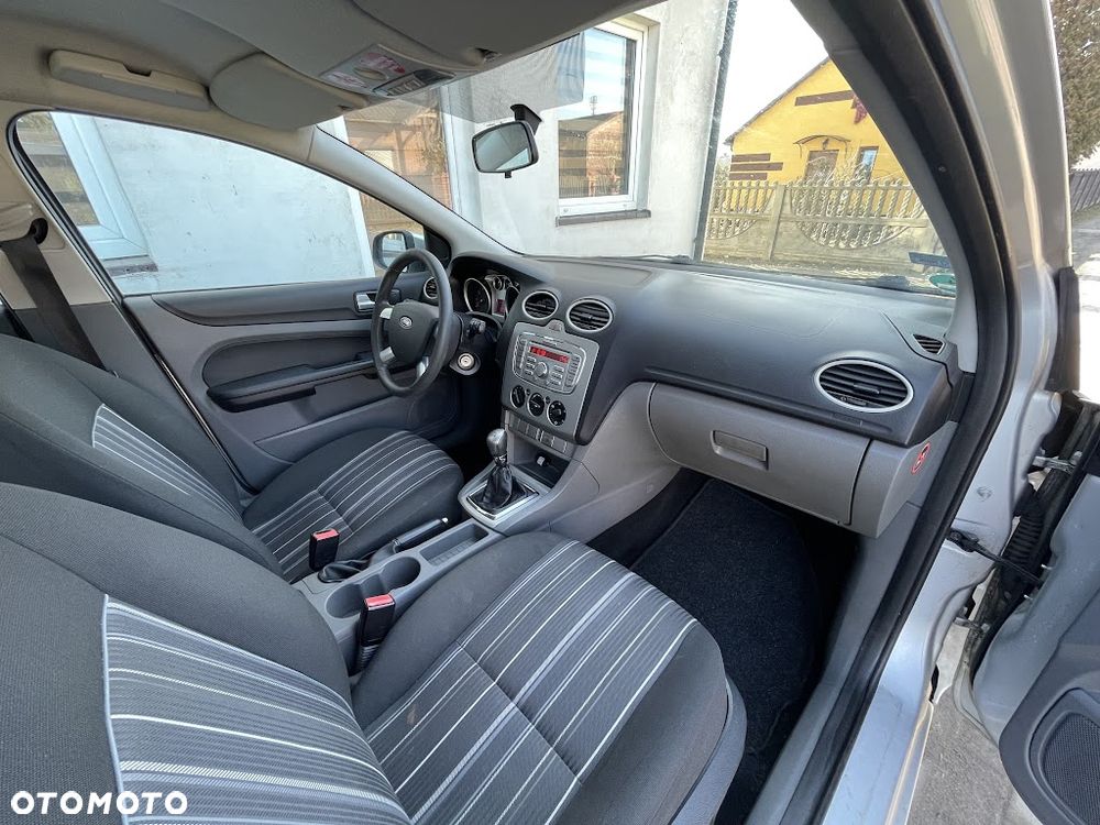 Ford Focus 1.8 Style - 10