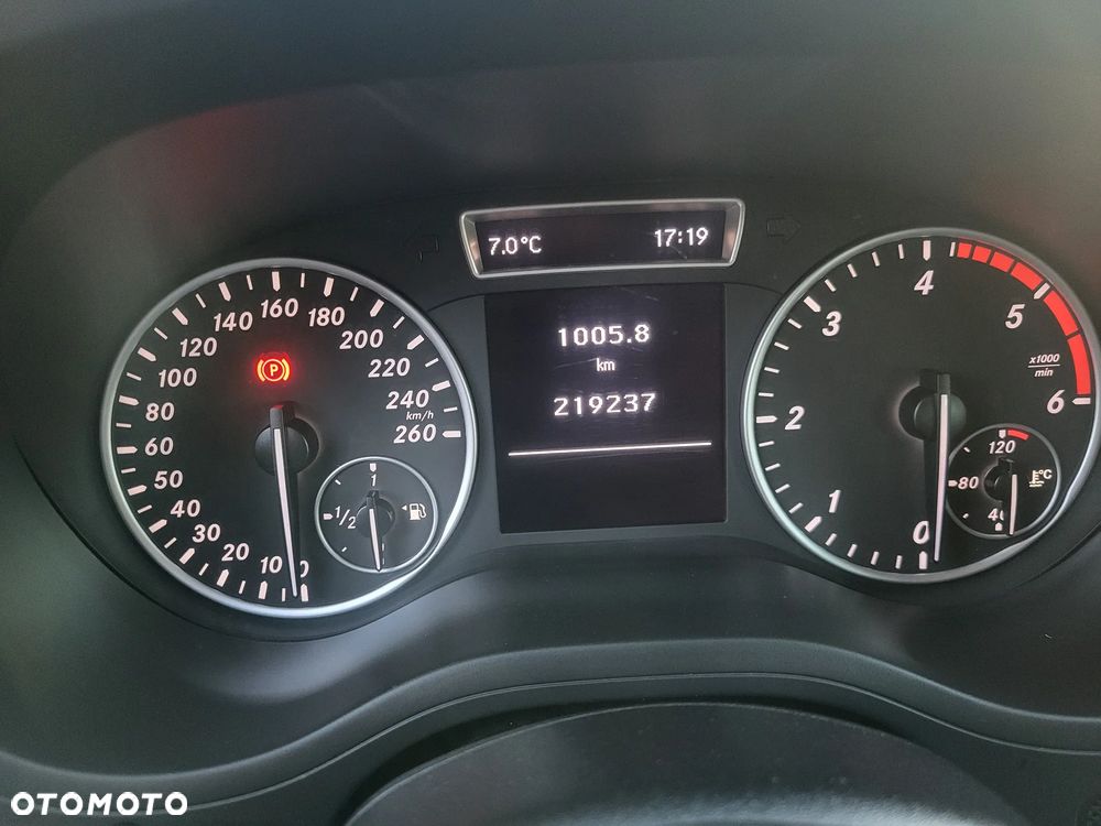 Mercedes-Benz Klasa B 180 CDI (BlueEFFICIENCY) - 13