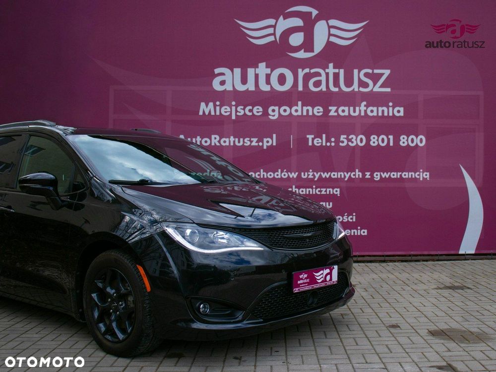 Chrysler Pacifica - 2