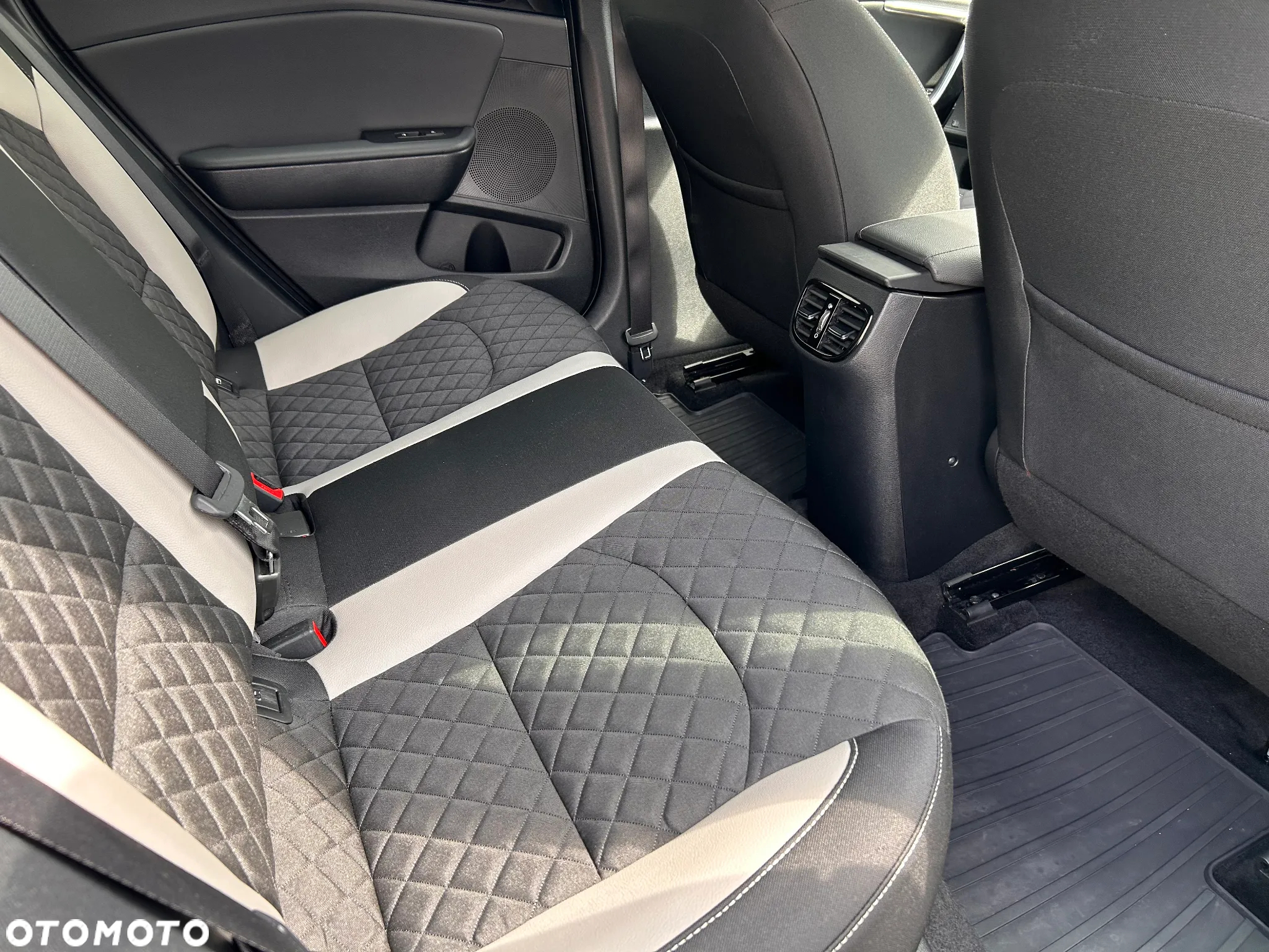 Kia ProCeed 1.4 T-GDI DCT7 OPF GT LINE - 17
