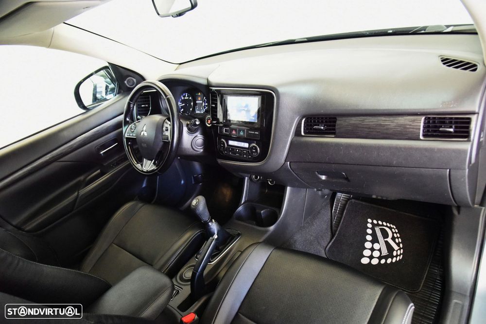 Mitsubishi Outlander 2.2 DI-D Intense - 23