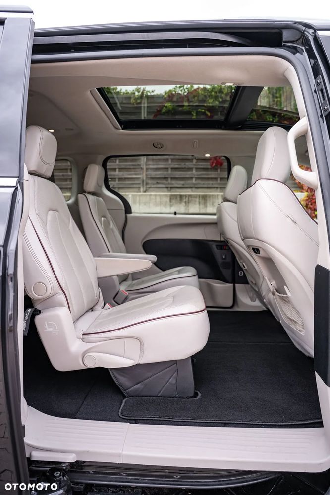 Chrysler Pacifica - 29