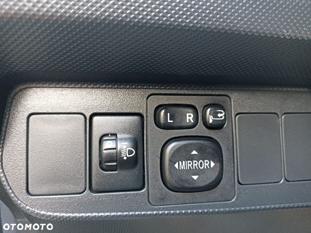 Toyota Auris 1.8 HSD Sol - 26