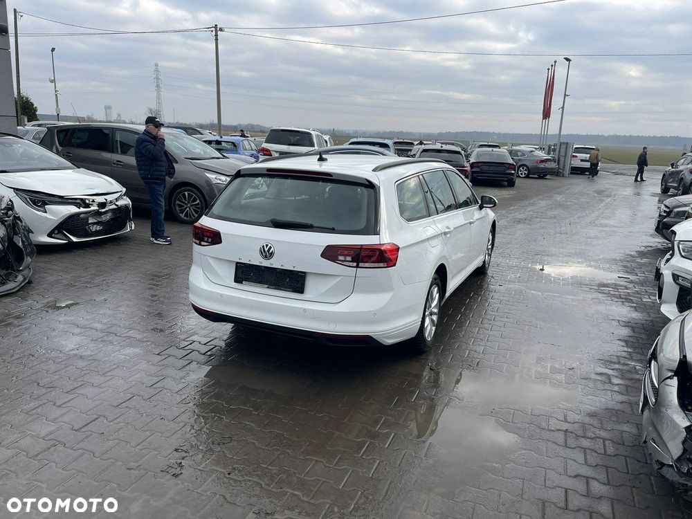 Volkswagen Passat Variant 2.0 TDI SCR DSG Conceptline - 2