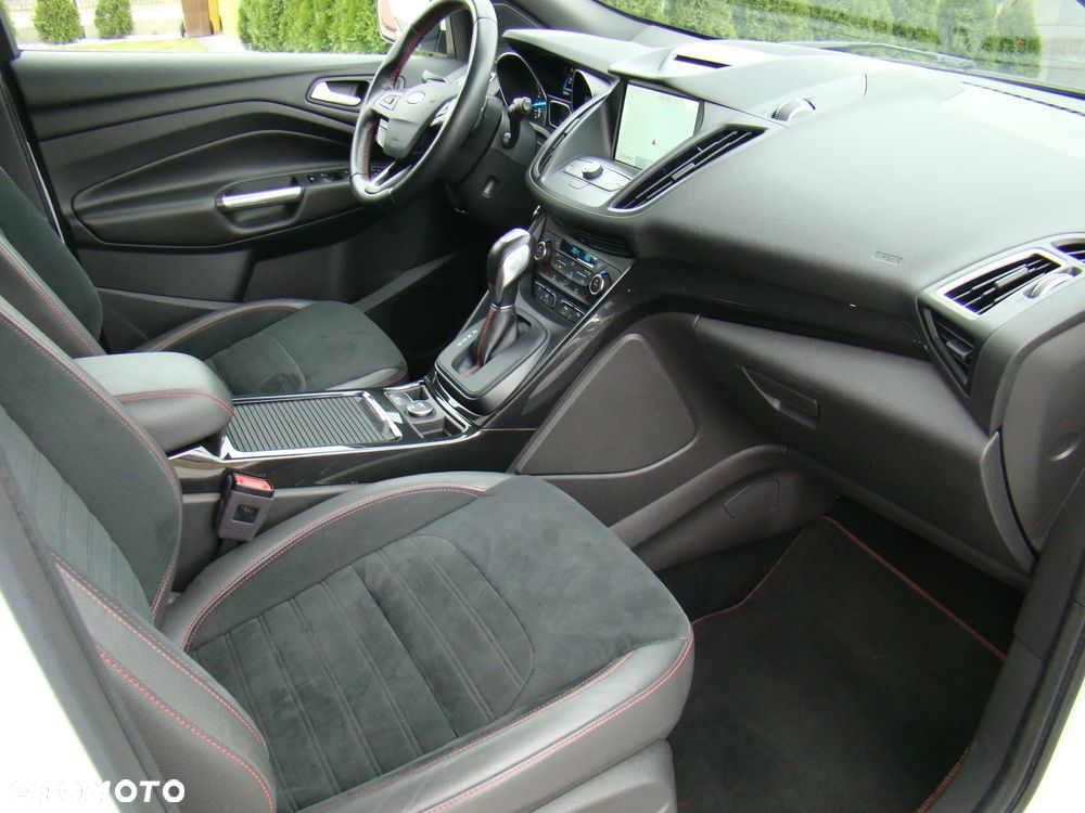 Ford Kuga 2.0 EcoBoost 4x4 ST-Line - 36