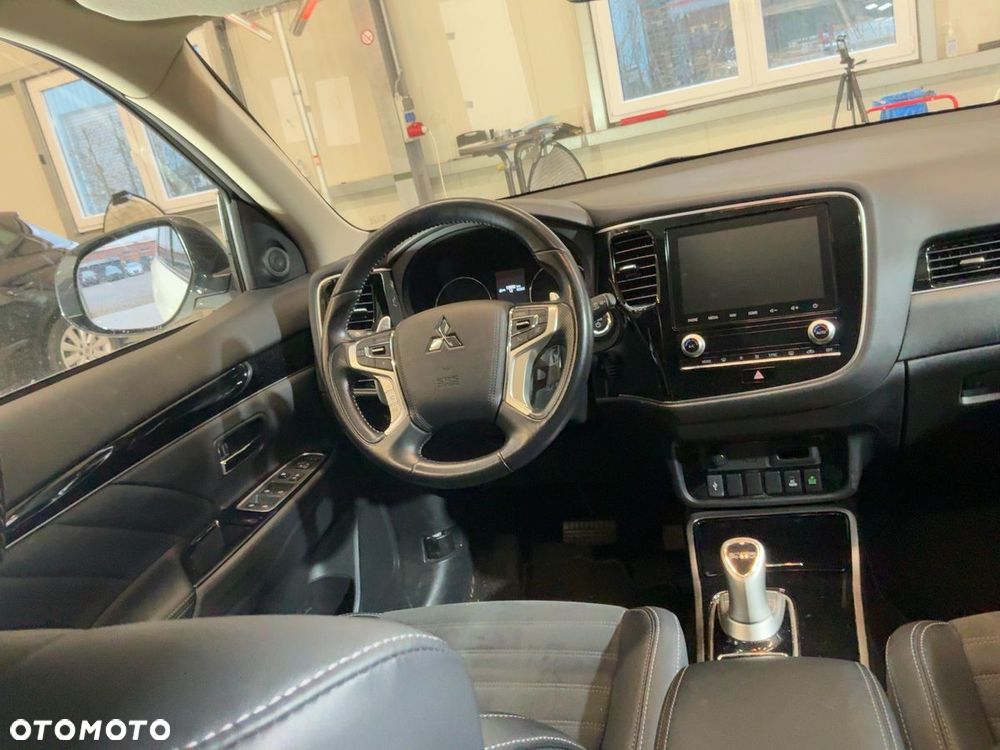 Mitsubishi Outlander - 4