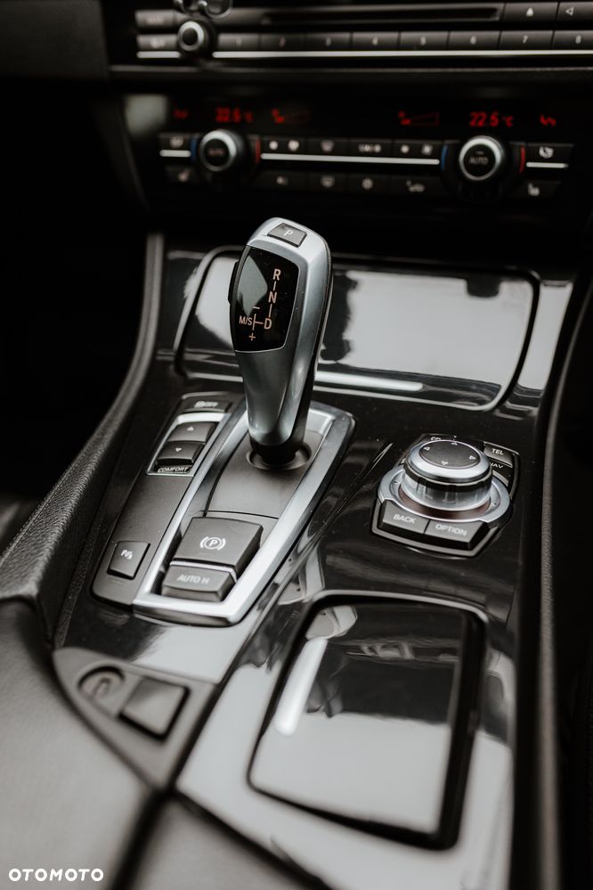 BMW Seria 5 520d xDrive - 14