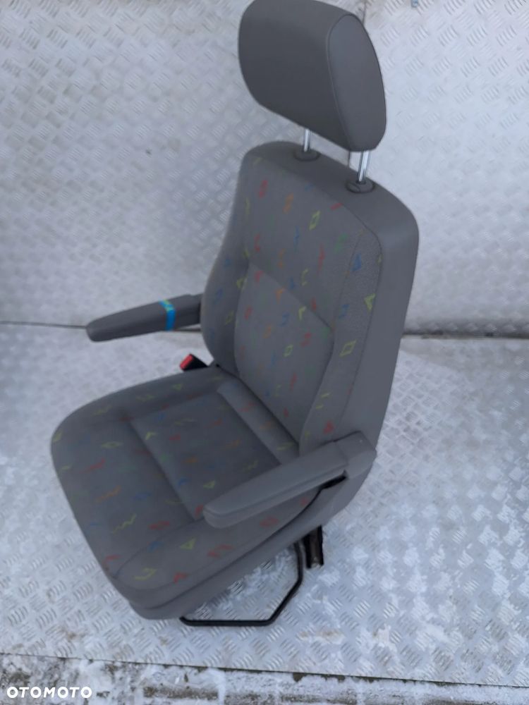 FOTEL OBROTOWY LEWY PRZÓD KIEROWCY PODŁOKIETNIKI  OBROTNICA VW TRANSPORTER T5 CARAVELLE - 2