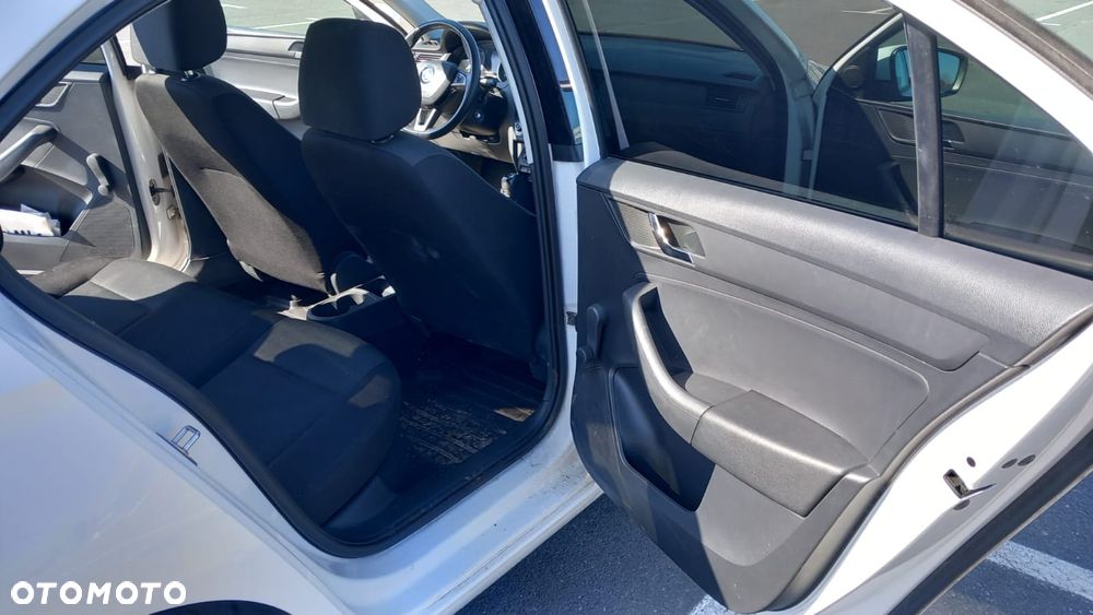 Skoda RAPID 1.2 TSI Ambition - 21