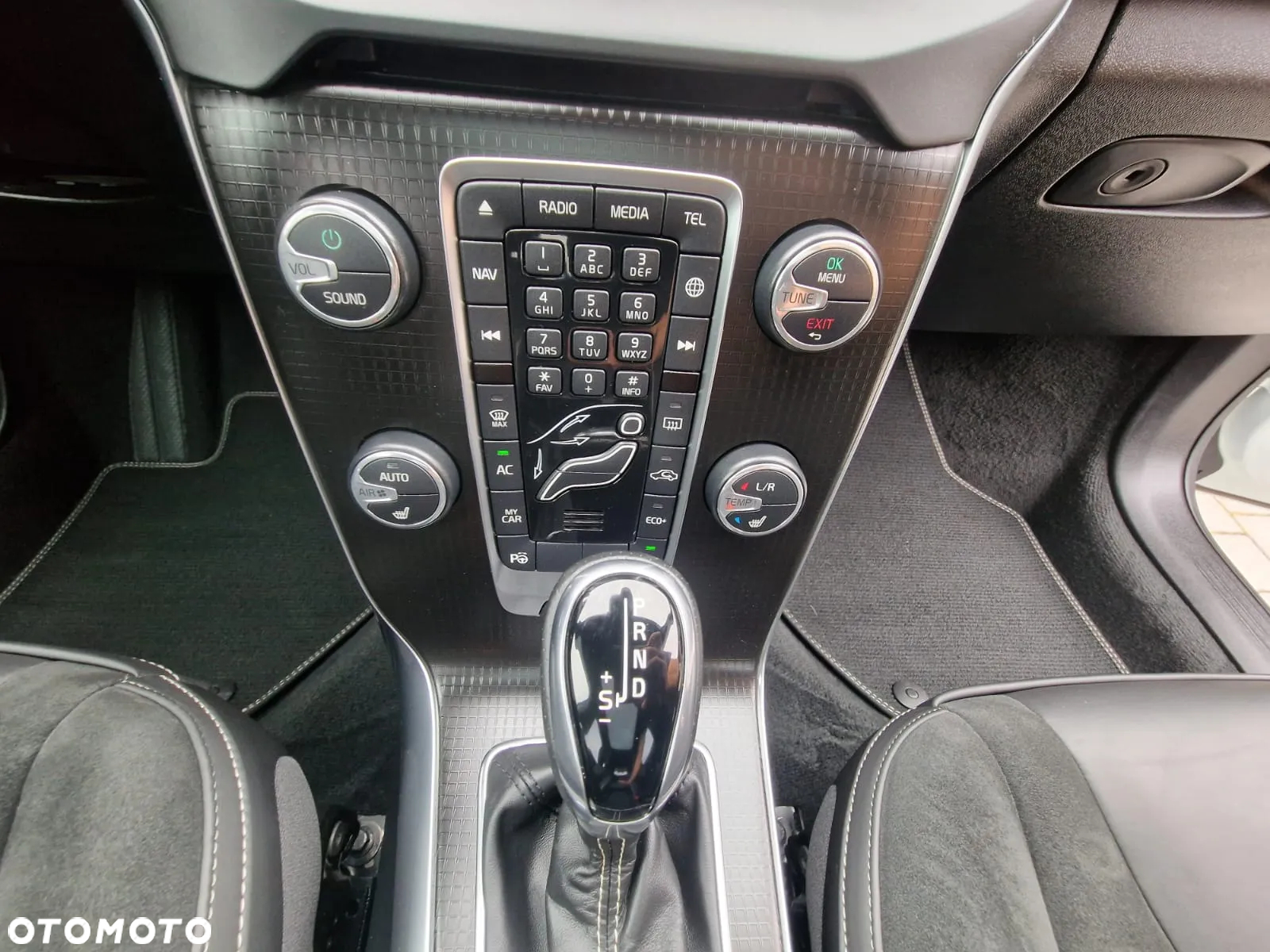 Volvo V40 D3 Geartronic RDesign - 24