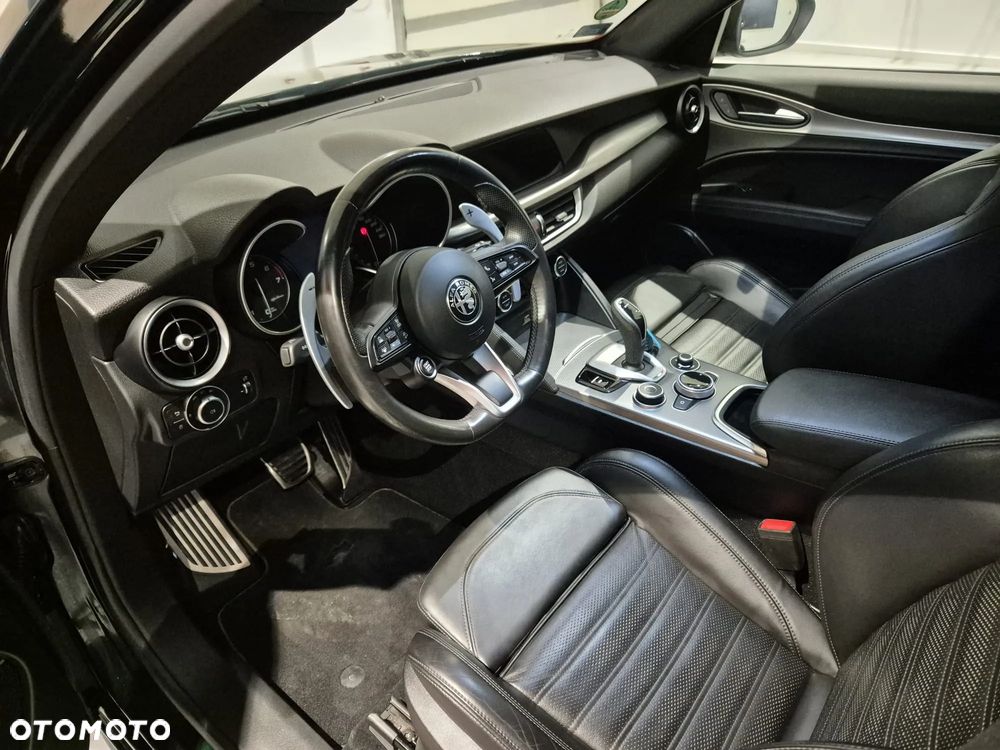 Alfa Romeo Stelvio - 11