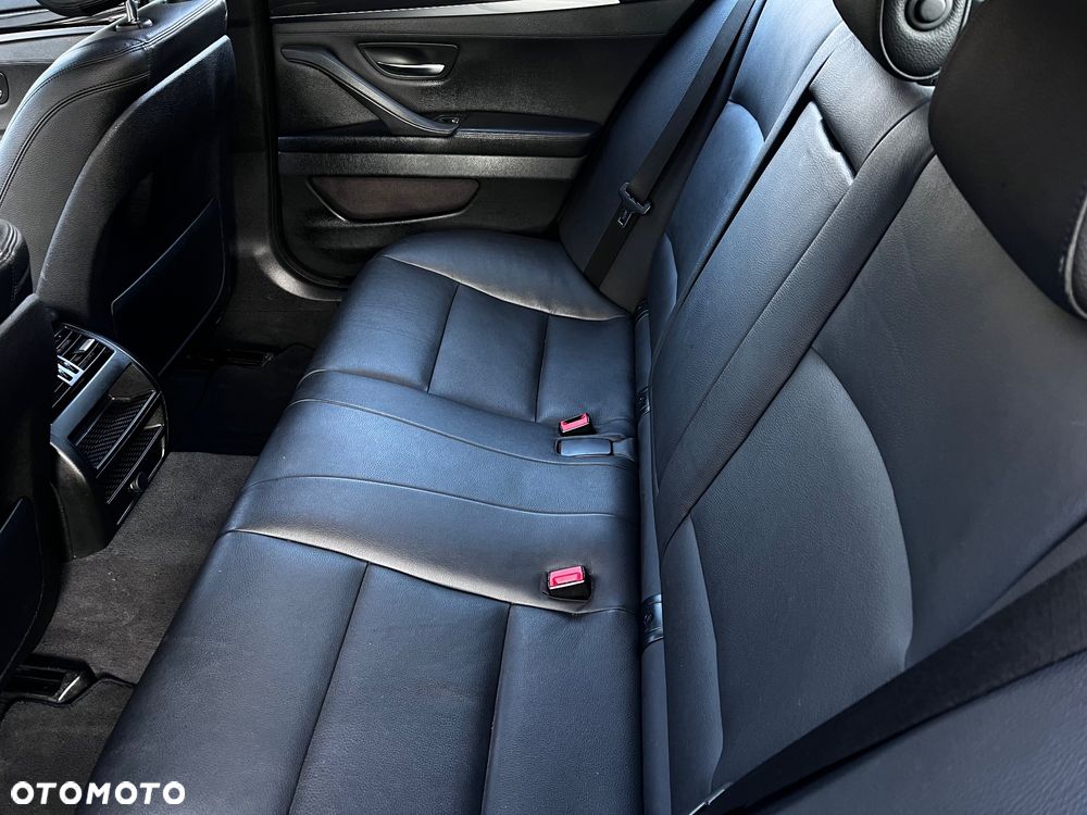 BMW Seria 5 525d - 24