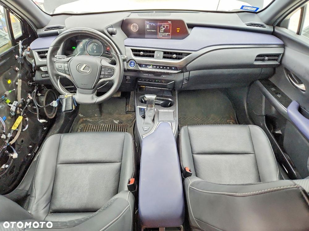 Lexus UX - 7