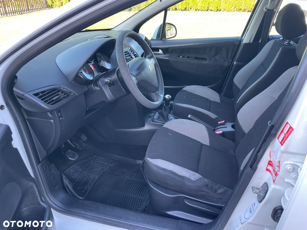 Peugeot 207 - 6
