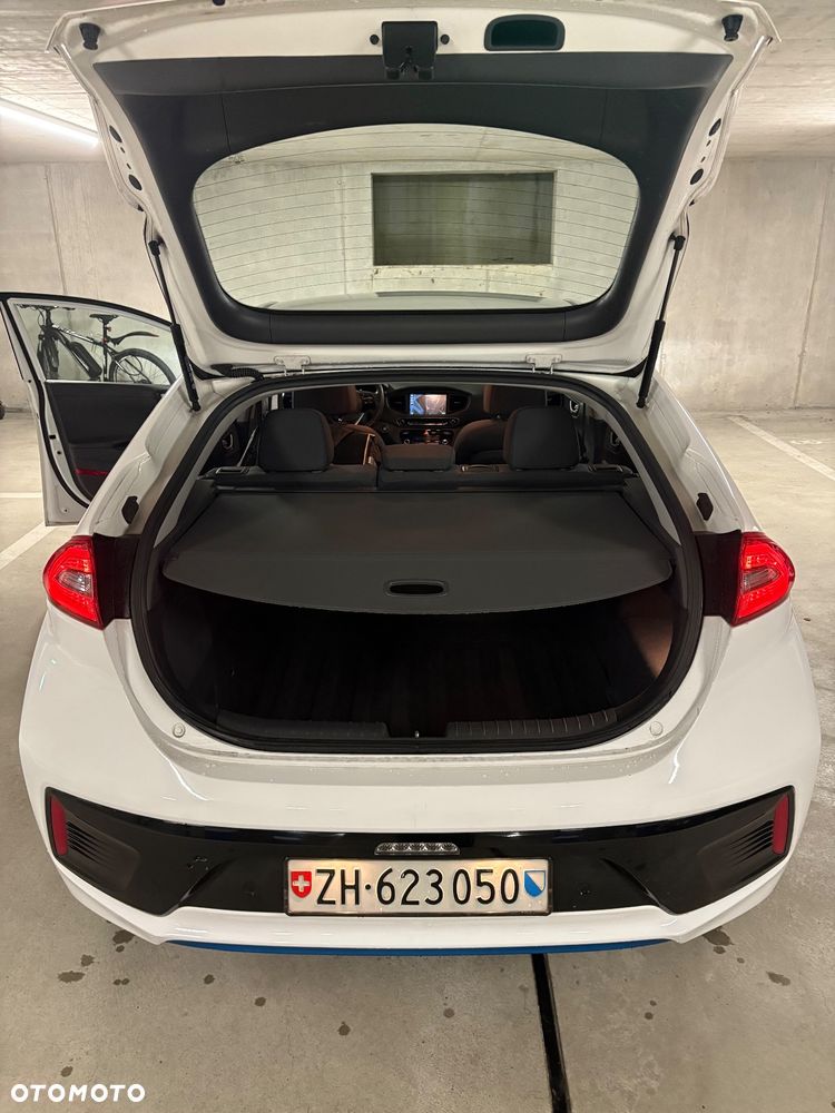 Hyundai IONIQ - 16