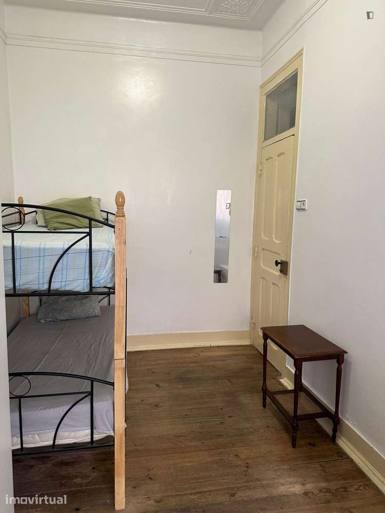 Quarto - localizado em Alameda Lisbon - Grande imagem: 2/23