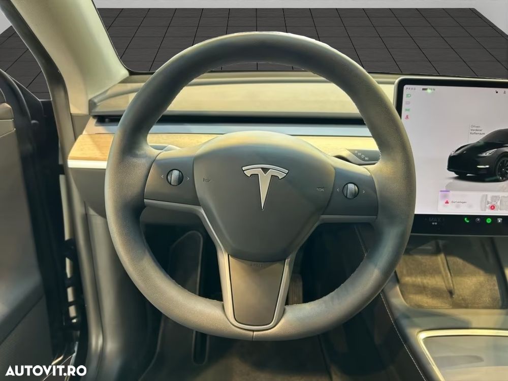 Tesla Model Y Long Range Dual Motor AWD - 9