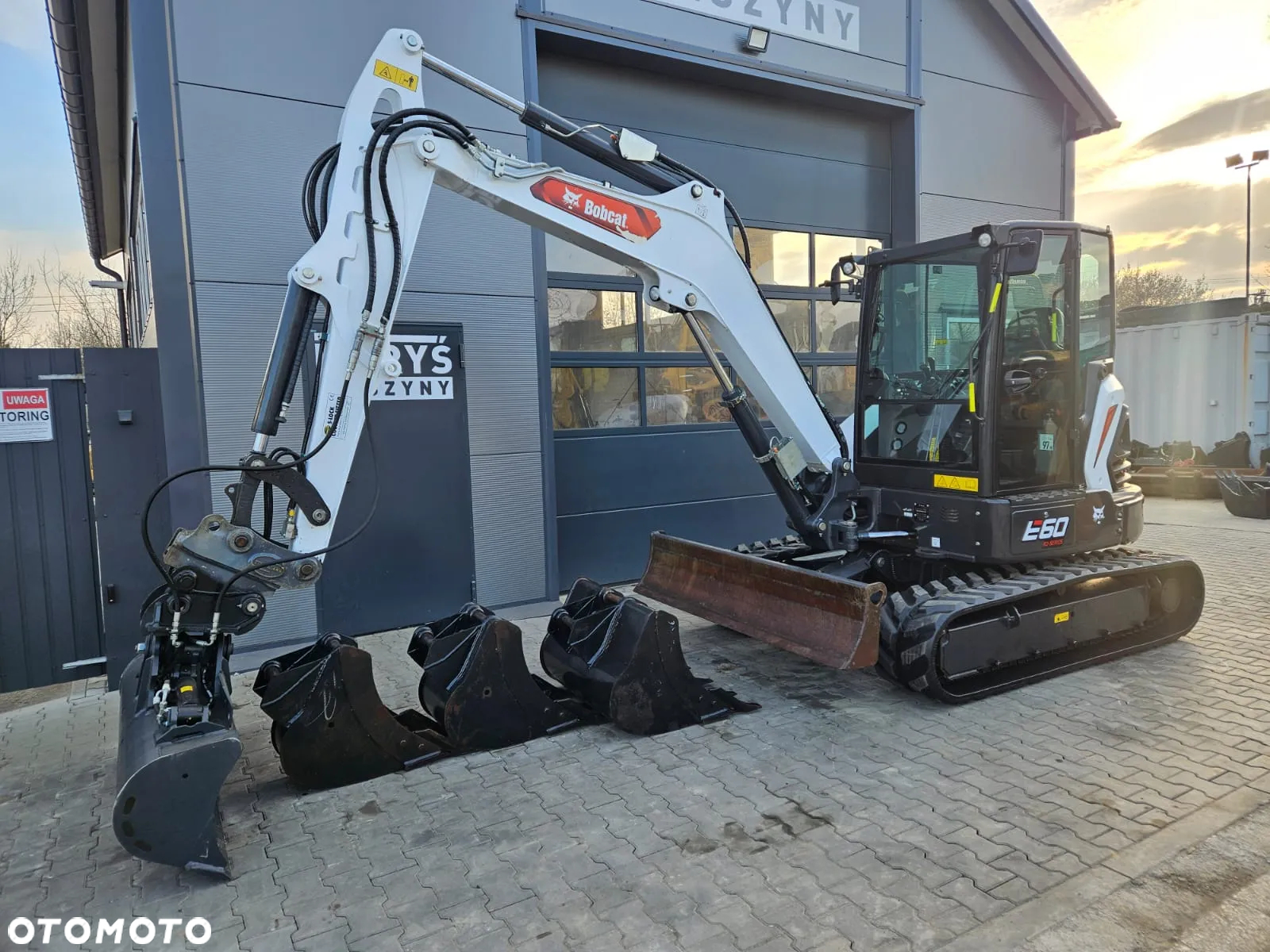 Bobcat MINIKOPARKA BOBCAT E60 E55 E50Z 2021/2022 R. CAT CATERPILLAR 304 305 305.5 - 16