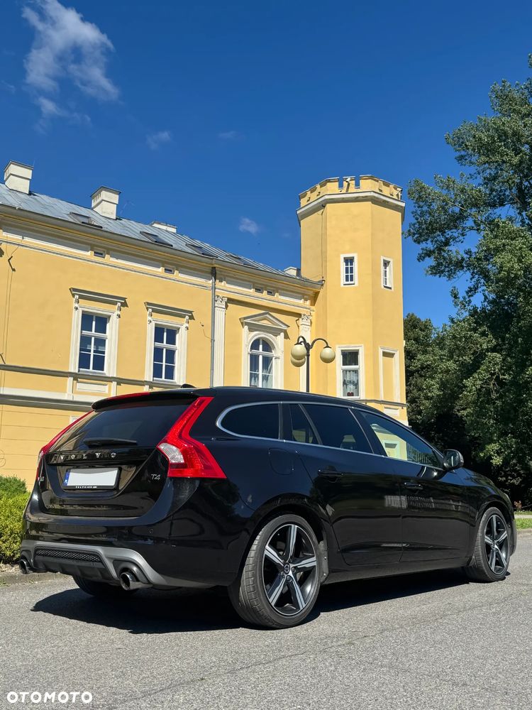Volvo V60 T4 R-Design - 3