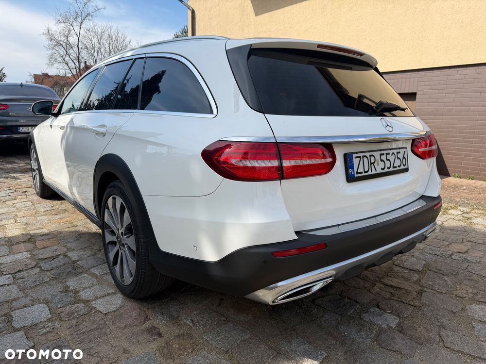 Mercedes-Benz Klasa E 220 d 4Matic All-Terrain 9G-TRONIC Exclusive - 3