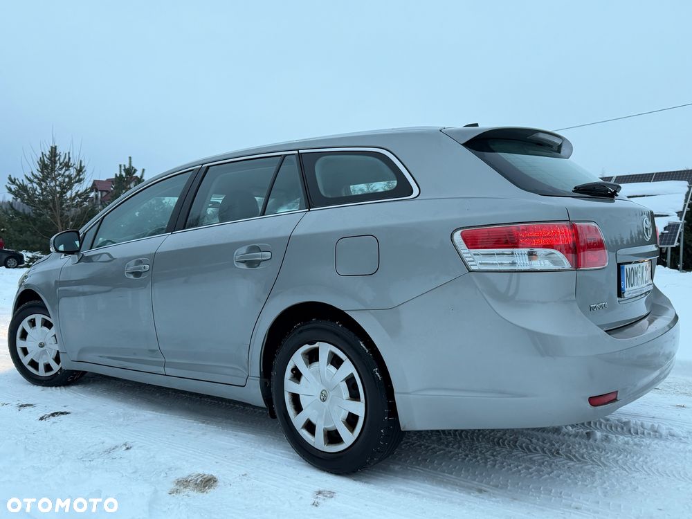 Toyota Avensis 1.8 Sol NAVI - 24