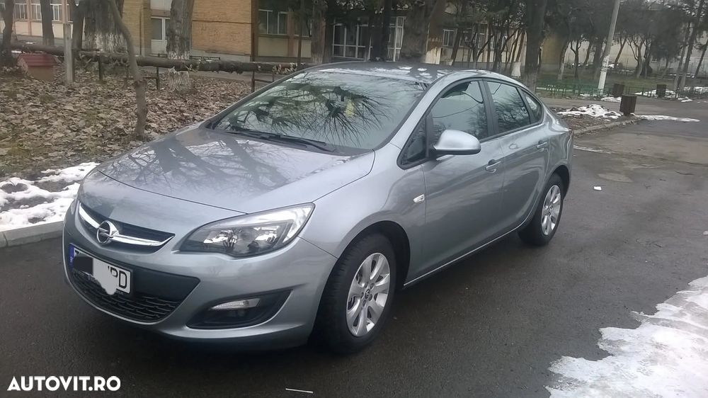 Opel Astra 1.6i Essentia - 1