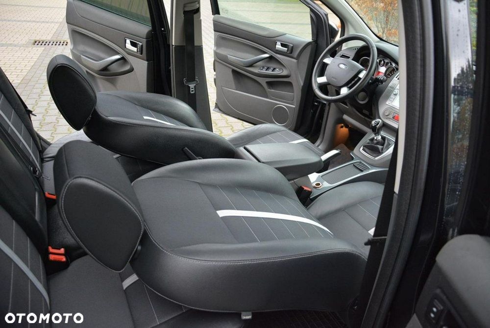 Ford Kuga 2.0 TDCi 2x4 Titanium - 17