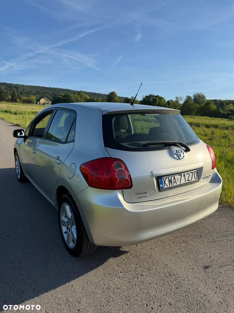 Toyota Auris 1.6 Executive - 4
