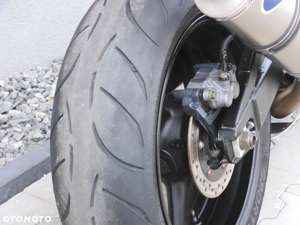 Yamaha R1 - 9