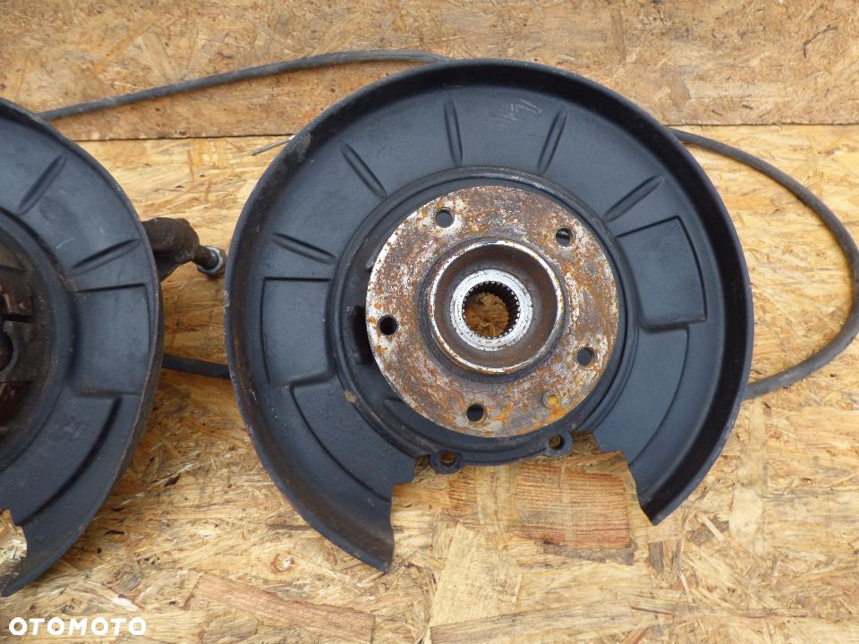 BMW E31 850I 840I ZWROTNICA  PIASTA TYŁ PRAWA LEWA - 3