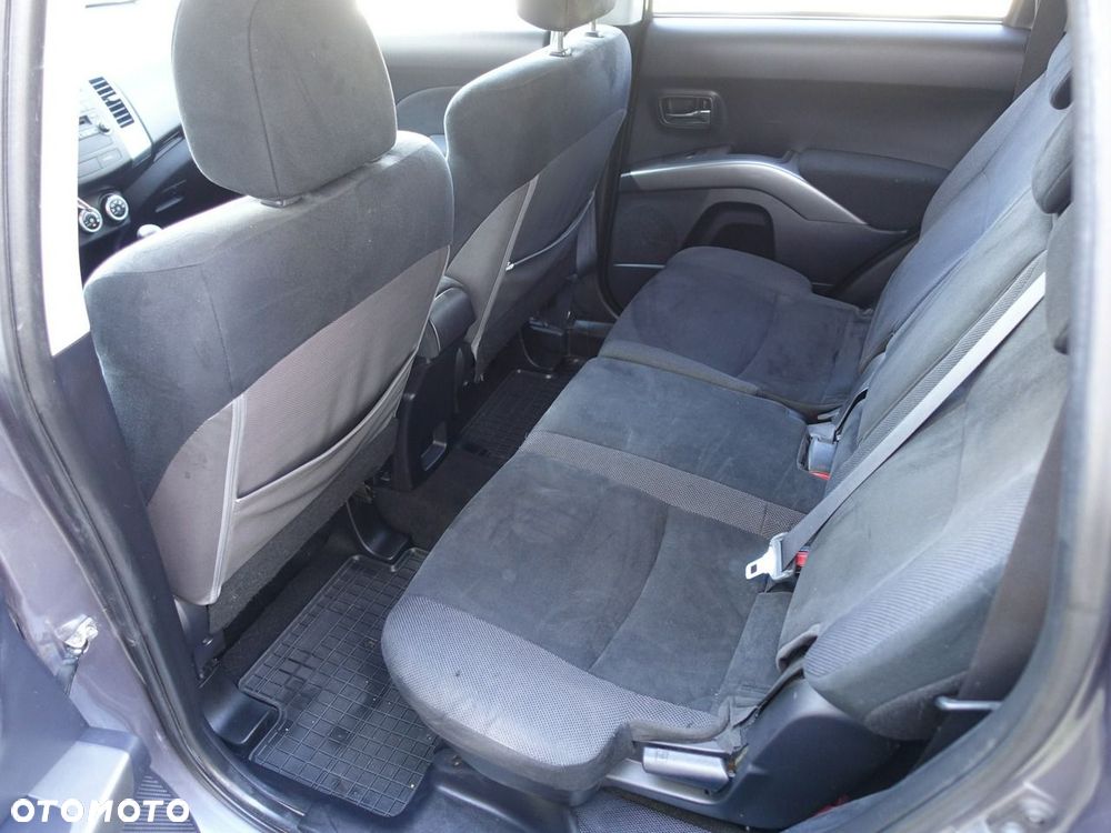 Mitsubishi Outlander 2.4 4WD Intense - 17