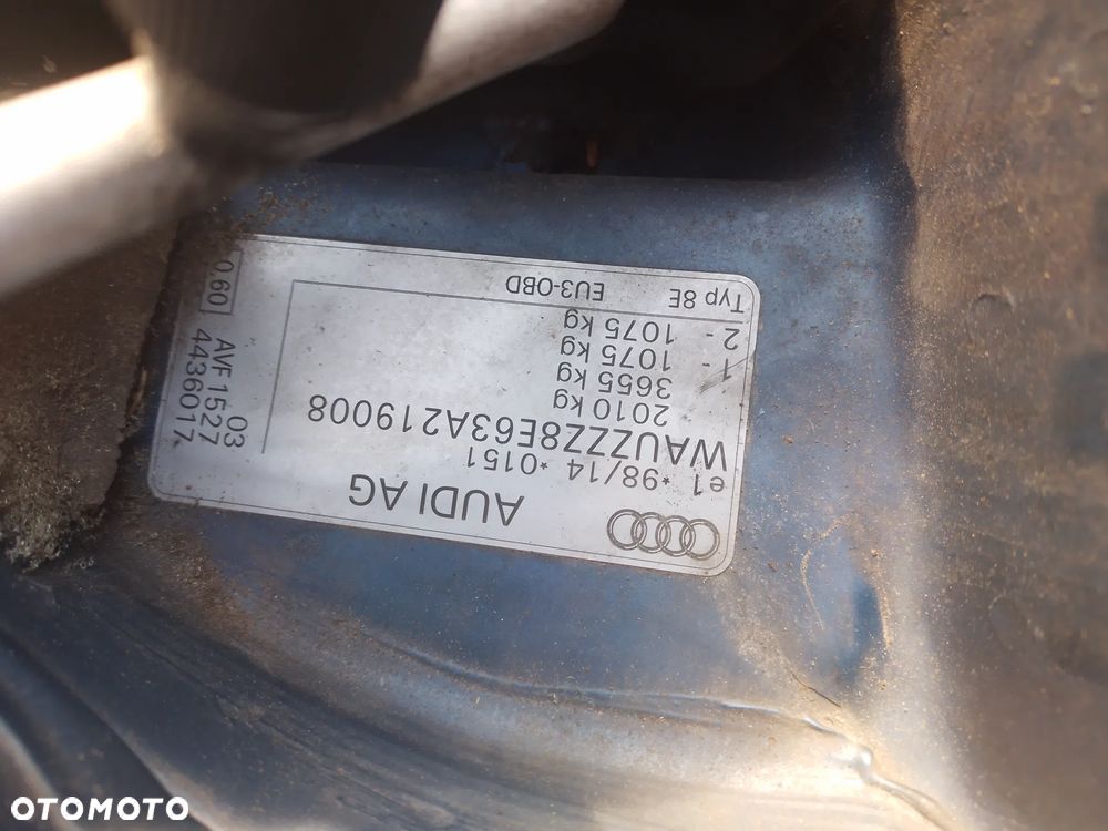 AUDI A4 B6 AVANT 1.9 TDI AVF -  PODŁOKIETNIK - 25