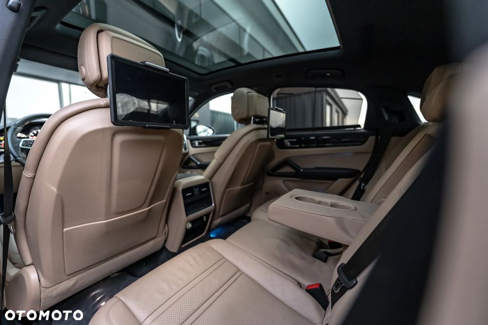 Porsche Cayenne Platinum Edition - 33