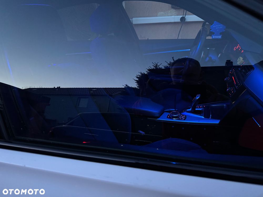 BMW Seria 3 330e iPerformance M Sport - 15