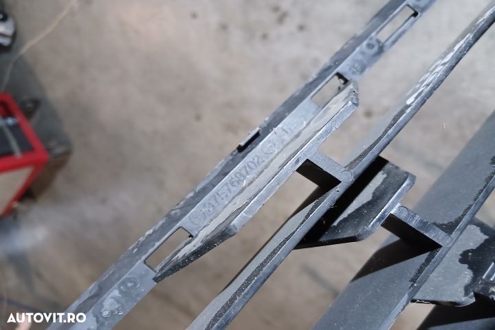 Grila bara fata centru 24460271 375768702 24460271 375768702 Opel Ast - 4