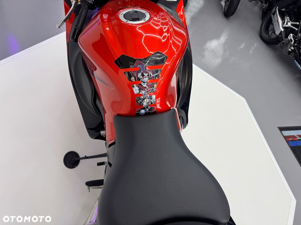 Suzuki GSX-R - 23