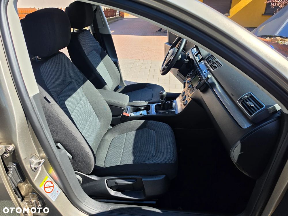 Volkswagen Passat 1.6 TDI BlueMotion Technology Trendline - 23