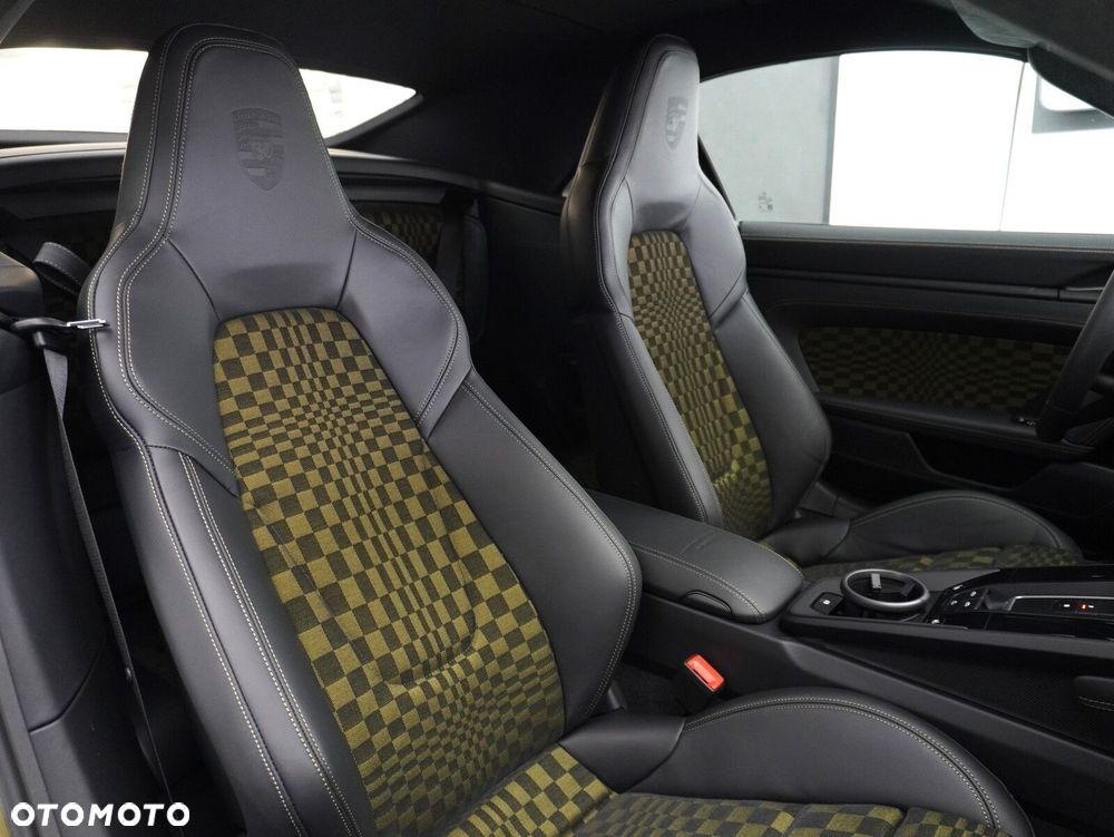 Porsche 911 Carrera T-Hybrid Spirit 70 - 37