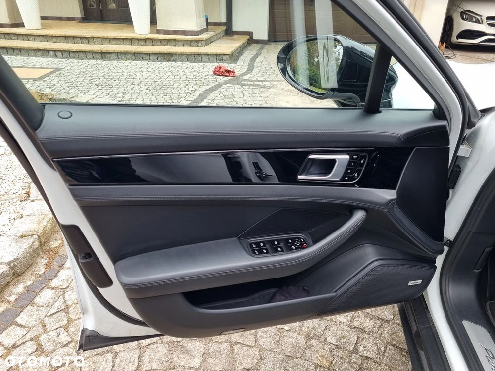 Porsche Panamera 4S Executive - 8