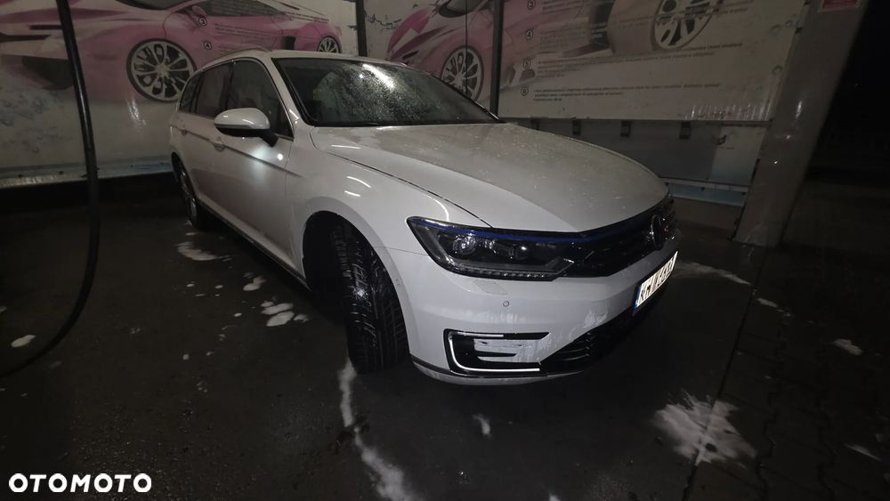 Volkswagen Passat - 11