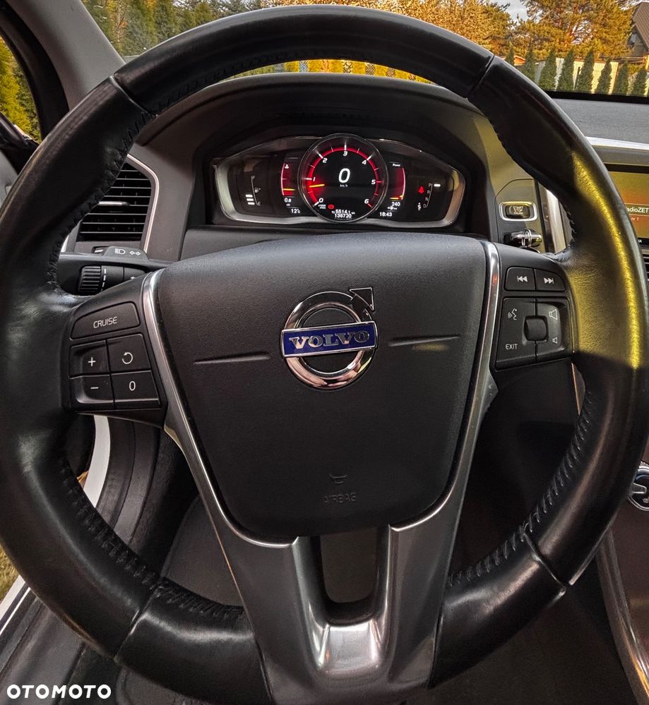 Volvo XC 60 D5 AWD Momentum - 5