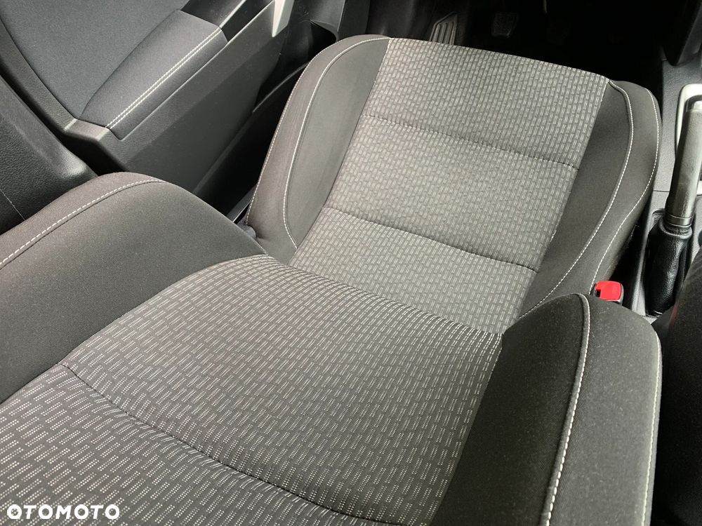 Toyota Auris 1.6 Prestige - 30